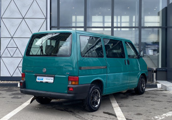 Подержанный автомобиль Volkswagen Transporter Minivan 2002 года (5 фото)