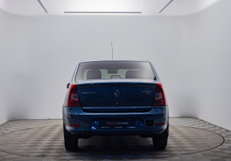 Подержанный автомобиль Renault Logan Sedan 2010 года (6 фото)