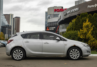 Подержанный автомобиль Opel Astra Hatchback 2011 года (3 фото)
