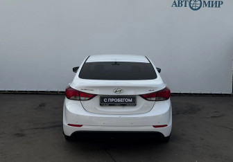 Подержанный автомобиль Hyundai Elantra Sedan 2015 года (7 фото)
