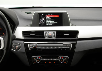 Подержанный автомобиль BMW X1 2015 года (23 фото)