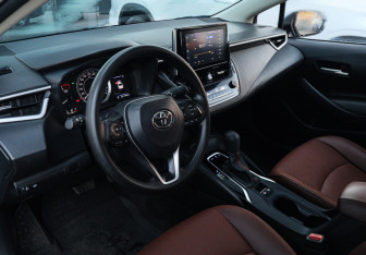 Подержанный автомобиль Toyota Corolla Sedan 2022 года (12 фото)