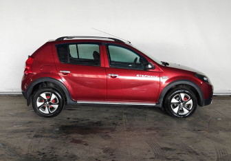 Подержанный автомобиль Renault Sandero 2011 года (4 фото)