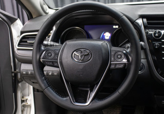 Подержанный автомобиль Toyota Camry Sedan 2020 года (16 фото)