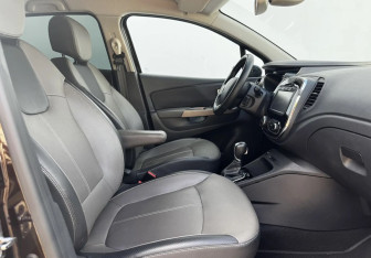 Подержанный автомобиль Renault Kaptur 2017 года (10 фото)
