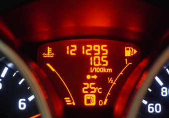 Подержанный автомобиль Nissan Juke 2012 года (12 фото)