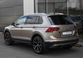 Подержанный автомобиль Volkswagen Tiguan 2017 года (7 фото)