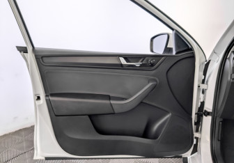 Подержанный автомобиль Skoda Rapid Liftback 2021 года (19 фото)