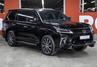 Подержанный автомобиль Lexus LX 2018 года (3 фото)