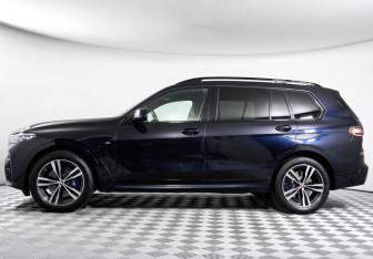 Подержанный автомобиль BMW X7 2021 года (8 фото)