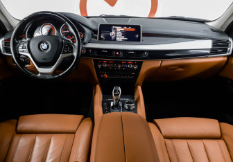 Подержанный автомобиль BMW X6 2016 года (8 фото)
