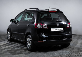 Подержанный автомобиль Volkswagen Golf Plus 2008 года (7 фото)