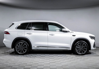 Подержанный автомобиль Geely Monjaro 2026 года (4 фото)