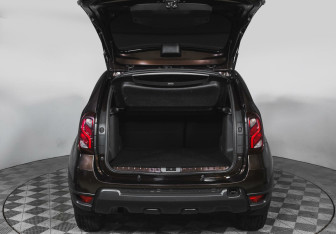 Подержанный автомобиль Renault Duster 2015 года (12 фото)