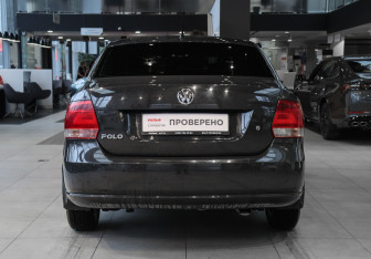 Подержанный автомобиль Volkswagen Polo Sedan 2013 года (5 фото)