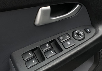 Подержанный автомобиль Kia Sportage 2012 года (11 фото)