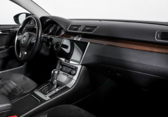 Подержанный автомобиль Volkswagen Passat Sedan 2011 года (9 фото)