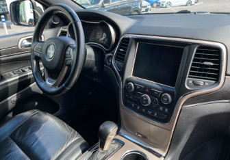 Подержанный автомобиль Jeep Grand Cherokee 2016 года (9 фото)