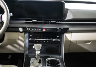 Подержанный автомобиль Kia Carnival 2021 года (14 фото)