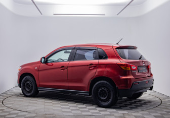 Подержанный автомобиль Mitsubishi ASX 2011 года (7 фото)