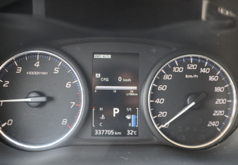 Подержанный автомобиль Mitsubishi Outlander 2012 года (17 фото)