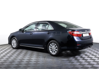 Подержанный автомобиль Toyota Camry Sedan 2013 года (7 фото)