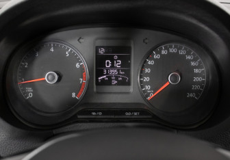 Подержанный автомобиль Volkswagen Polo Sedan 2017 года (12 фото)