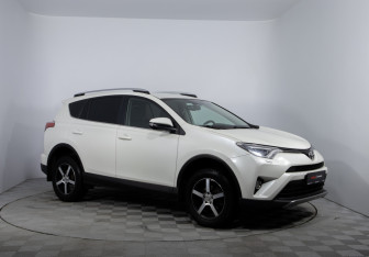 Подержанный автомобиль Toyota RAV4 2017 года (3 фото)