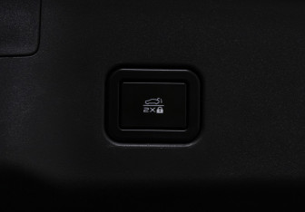 Подержанный автомобиль Changan UNI-V 2023 года (21 фото)