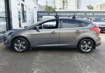 Подержанный автомобиль Ford Focus Hatchback 2013 года (8 фото)