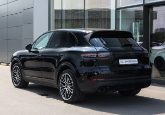 Подержанный автомобиль Porsche Cayenne 2022 года (7 фото)