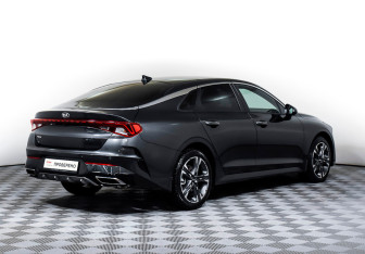 Подержанный автомобиль Kia K5 2021 года (5 фото)