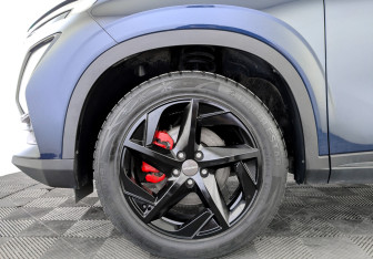 Подержанный автомобиль Omoda C5 2023 года (18 фото)