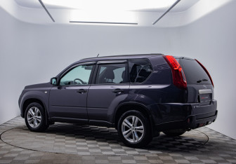Подержанный автомобиль Nissan X-Trail 2014 года (7 фото)