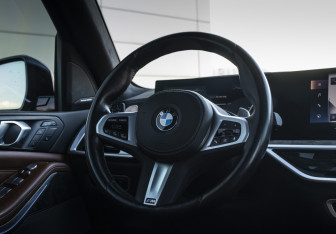 Подержанный автомобиль BMW X7 2022 года (13 фото)