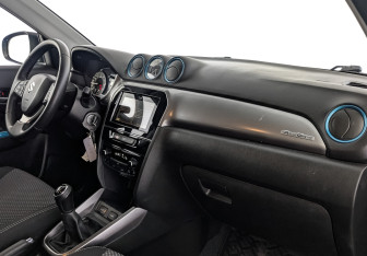 Подержанный автомобиль Suzuki Vitara 2019 года (13 фото)