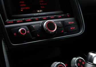 Подержанный автомобиль Audi R8 Coupe 2011 года (19 фото)