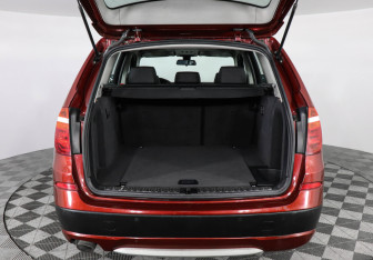 Подержанный автомобиль BMW X3 2012 года (9 фото)