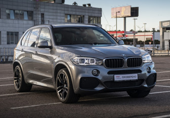 Подержанный автомобиль BMW X5 2018 года (3 фото)