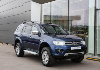 Подержанный автомобиль Mitsubishi Pajero Sport 2014 года (3 фото)