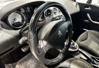 Подержанный автомобиль Peugeot 308 Hatchback 2012 года (11 фото)