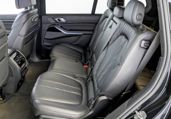 Подержанный автомобиль BMW X7 2020 года (12 фото)