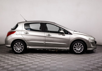 Подержанный автомобиль Peugeot 308 Hatchback 2008 года (7 фото)