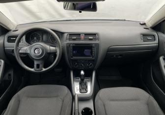 Подержанный автомобиль Volkswagen Jetta Sedan 2013 года (13 фото)