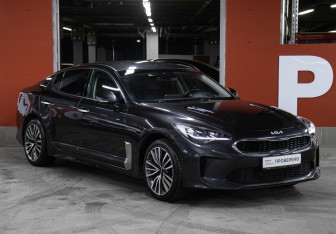 Подержанный автомобиль Kia Stinger 2018 года (3 фото)