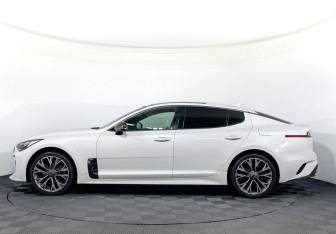 Подержанный автомобиль Kia Stinger 2019 года (8 фото)
