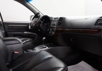 Подержанный автомобиль Hyundai Santa Fe 2011 года (12 фото)