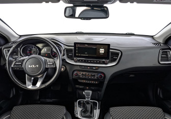Подержанный автомобиль Kia Ceed Wagon 2022 года (14 фото)