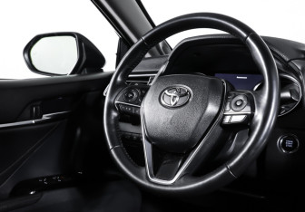 Подержанный автомобиль Toyota Camry Sedan 2018 года (13 фото)