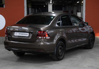 Подержанный автомобиль Volkswagen Polo Sedan 2015 года (5 фото)